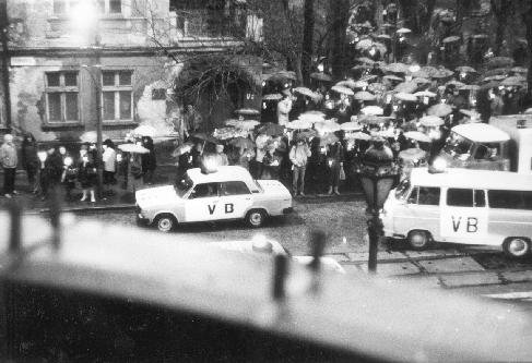 Slovensko si dnes pripomína výročie Sviečkovej manifestácie