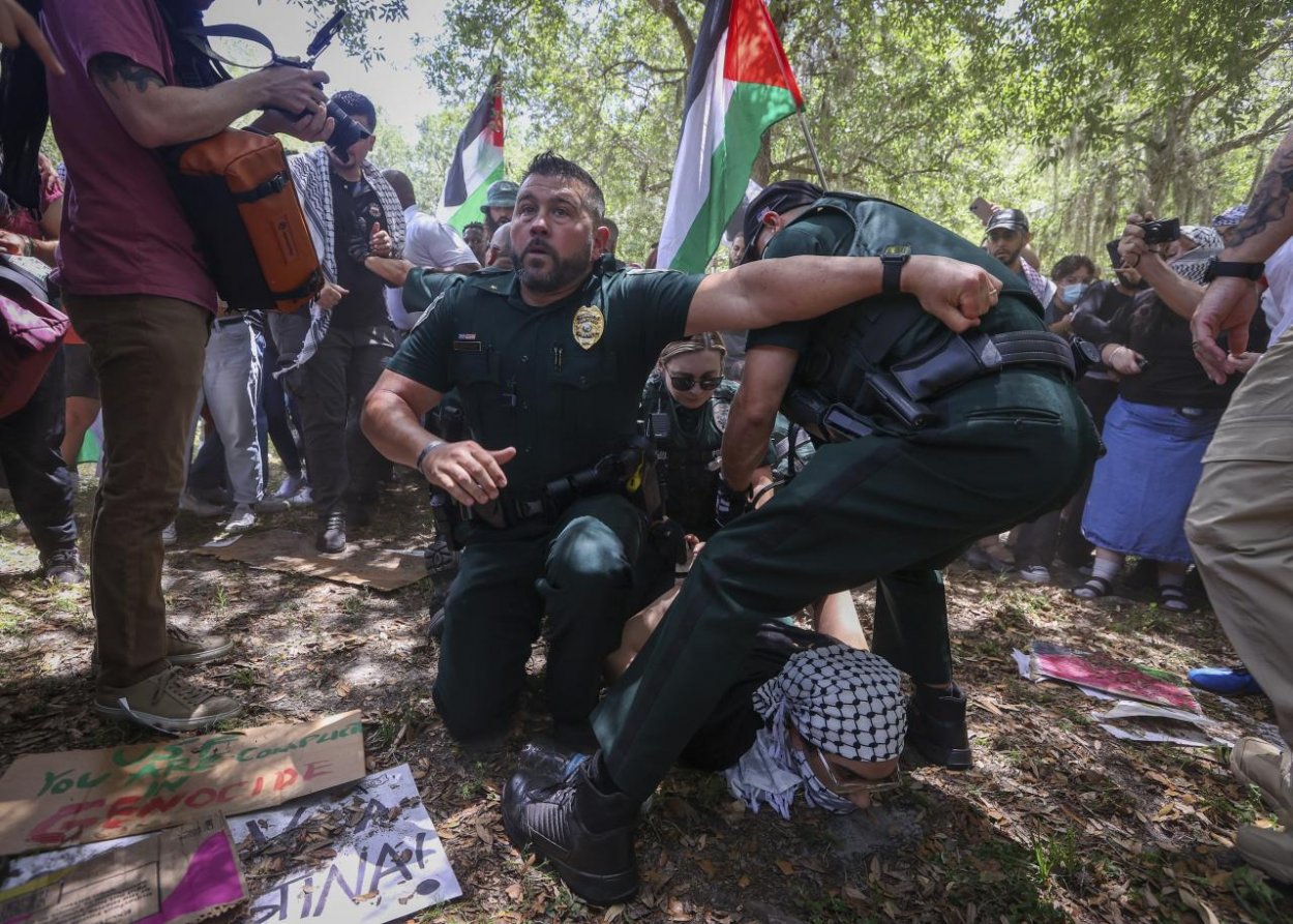 Študentské protesty v USA: Ak je toto budúcnosť, žiadnu nemáme