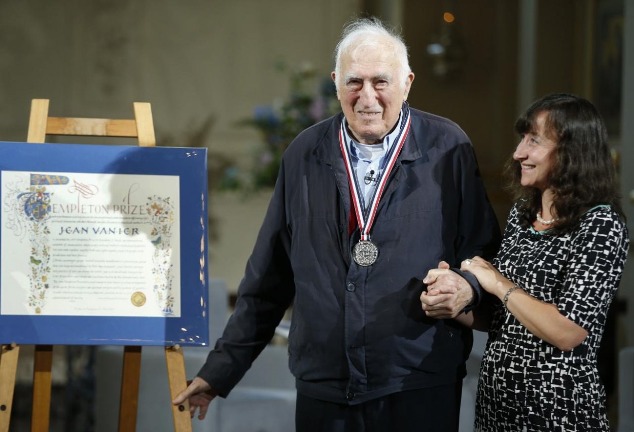 Zomrel zakladateľ jednej z prvých inkluzívnych komunít v Európe Jean Vanier