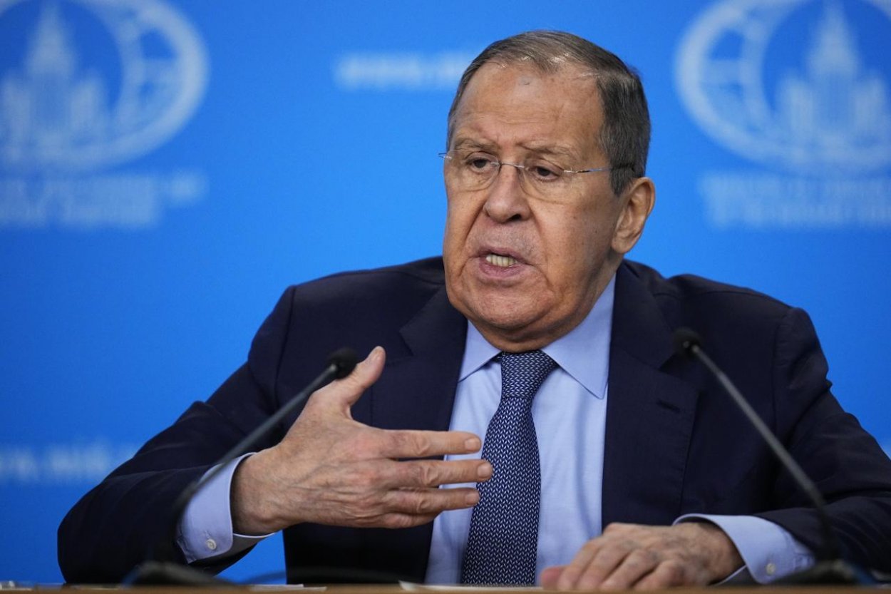 Lavrov: Rusko nebude rokovať o kontrole zbraní, kým USA podporujú Ukrajinu