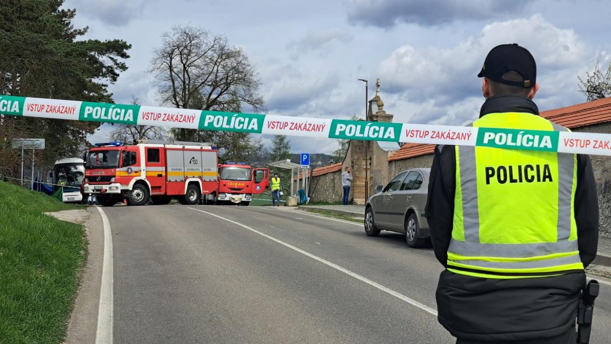 Nehoda autobusu na Spiši si vyžiadala troch mŕtvych a sedem zranených - súhrn