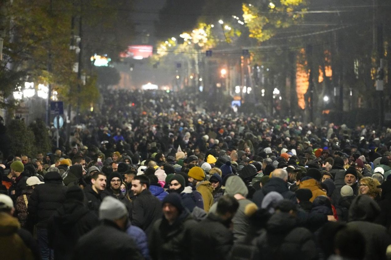 Demonštrácia pred parlamentom v Tbilisi pokračovala už 12. deň