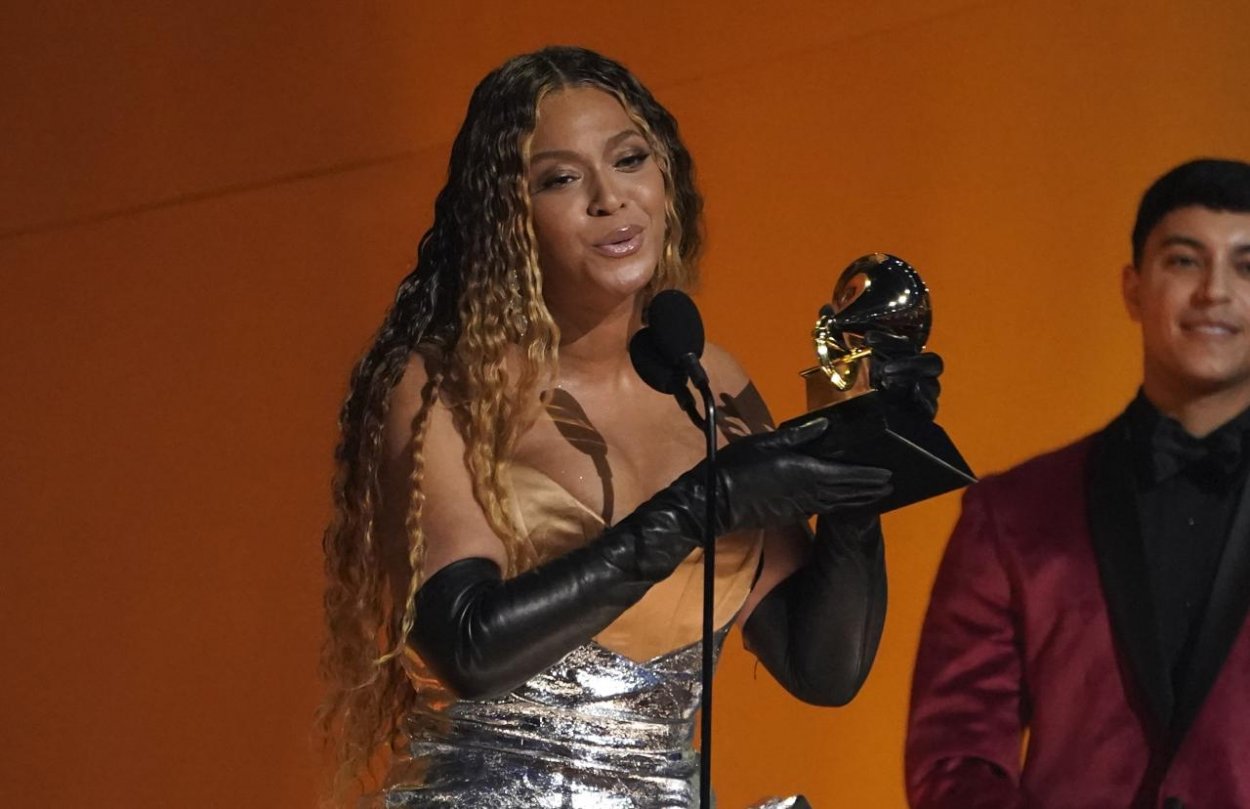 Beyoncé prepísala históriu Grammy, ale v hlavných kategóriách bodovali iní