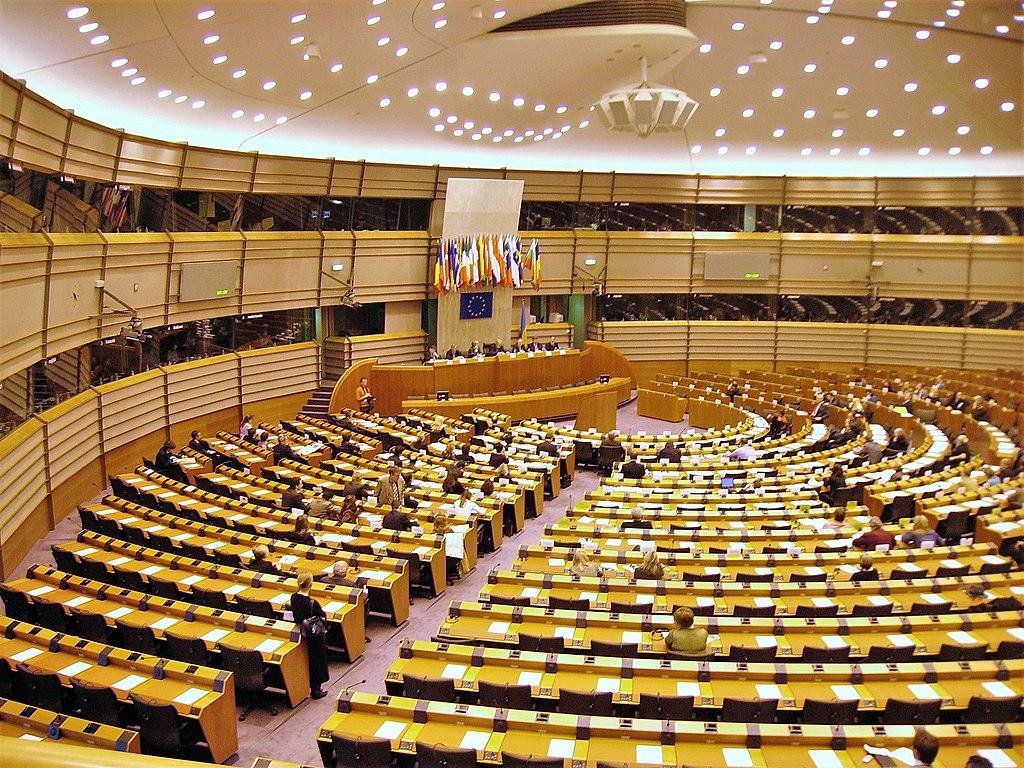  Europarlament schválil plán požičať Ukrajine 35 miliárd eur na obnovu a obranu