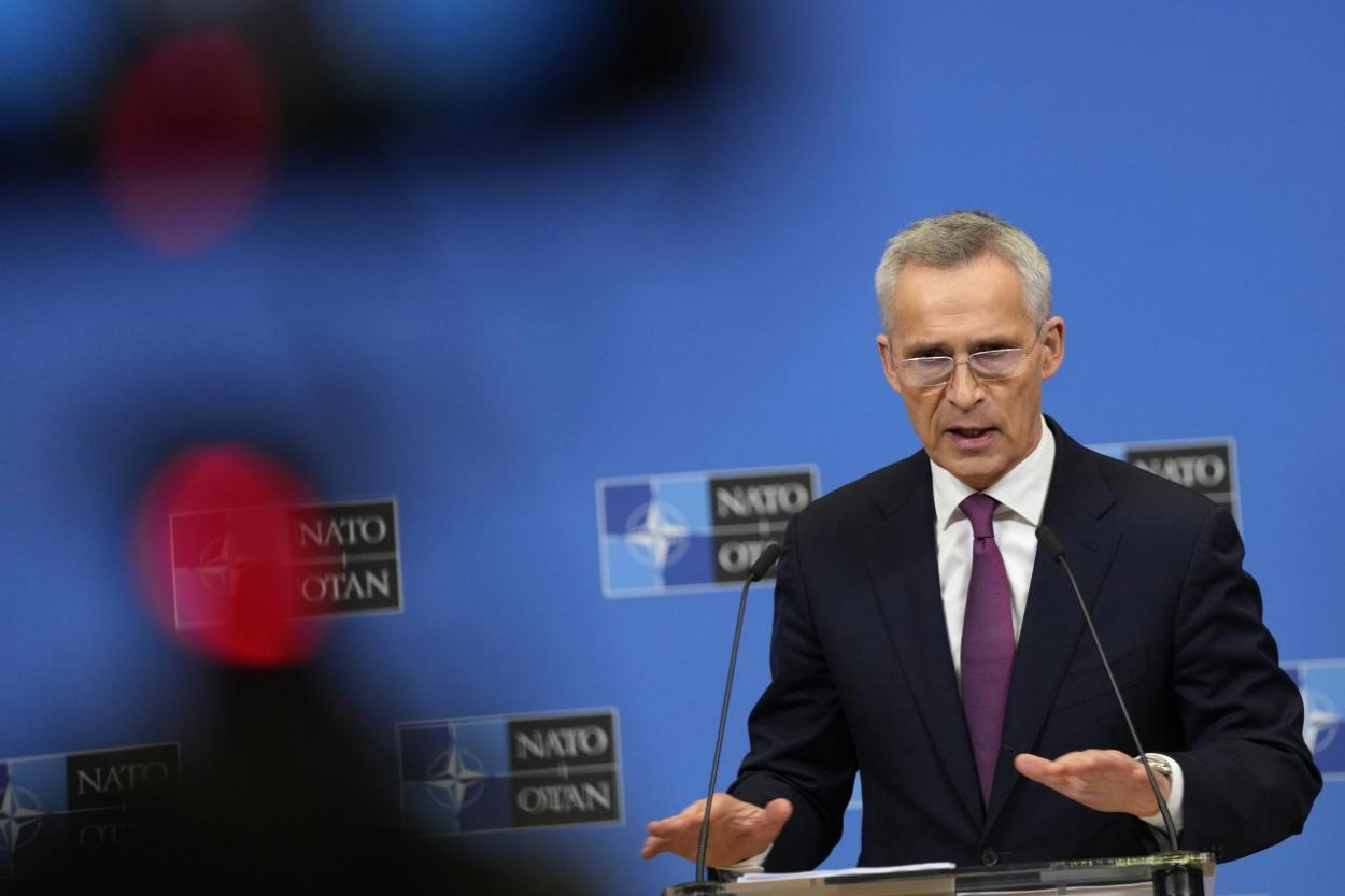 Čína pomáha ekonomike Ruska, uviedol Stoltenberg