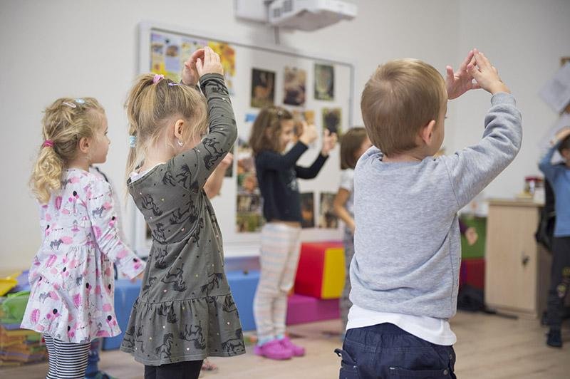 Poslanci budú hovoriť o návrhu, ktorý do škôlok nepustí nezaočkované deti