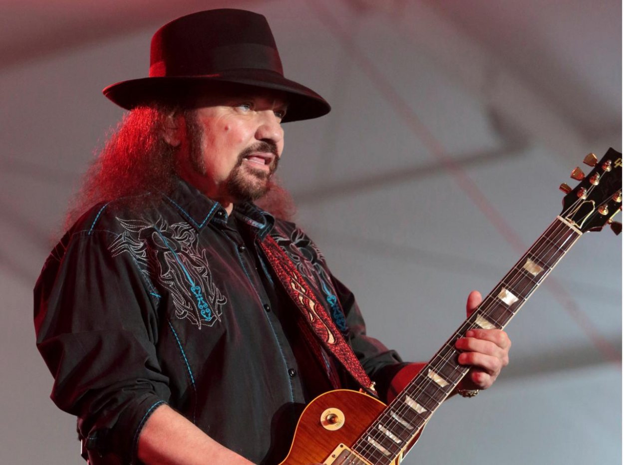 Zomrel posledný pôvodný člen Lynyrd Skynyrd, gitarista Gary Rossington