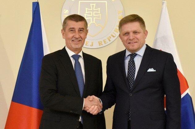 Fico robí zo Slovenska ruskú žumpu. Babiš chce to isté urobiť z Česka