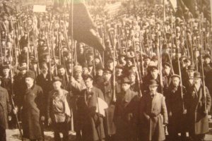 .konfrontácie: Boľševizmus nás zvádza v nových kostýmoch. ... alebo sú to jeho klony?