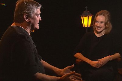 .pod lampou s Táňou Pauhofovou: Svet vedú zranení ľudia. Bojím sa vojny, ale chránim si svet krásy a vzťahov