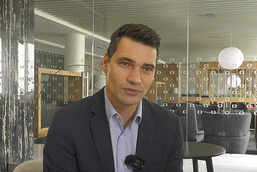 Daniel Stach: Nie som tradičný novinár – ticho plynovej komory je desivé