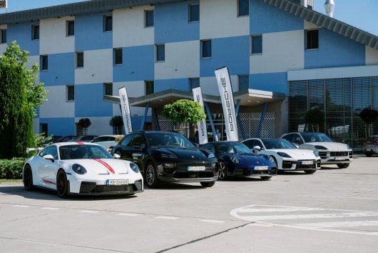 Z posluchárne rovno do šmyku: Porsche Slovensko vzalo študentov STU na Slovakia Ring