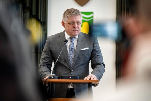 Robert Fico zastrašuje koaličných poslancov