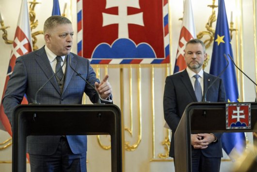 Fico sa na prezidenta nehnevá, ale z jeho veta je politicky šokovaný