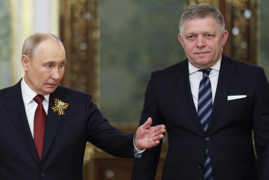 Robert Fico v Moskve. Slabý medzi slabými