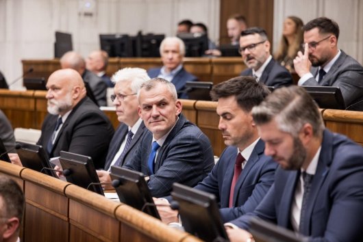 Malatinec zvoláva na parlamentnú pôdu diskusiu o FPU