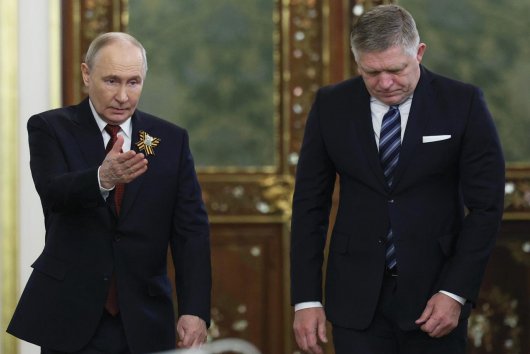 Fico sa bol pokloniť diktátorovi Putinovi