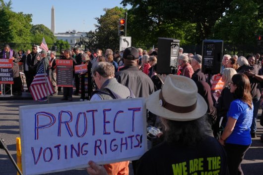 Demwatch: Najvyšší súd USA zvrátil desaťročia pokroku v ľudských právach. Trumpovi to môže pomôcť vo voľbách 
