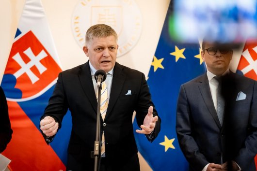 Putinovský vydierač – Robert Fico. Na hanbu Slovenska pred celým svetom vydiera chladom a vojnou ťažko skúšanú Ukrajinu