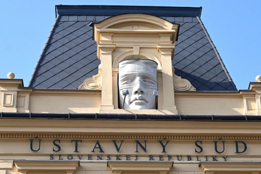 Ústavný súd rozhodol, že vláda musí o dôveru požiadať bezodkladne – čo to znamená podľa Mareka Bartoneka