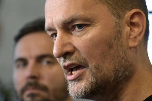 Hnutie Slovensko zásadne mení svoj postoj k PS a vyzýva aj na zmenu lídra, Matovič navrhuje dve mená