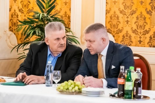 Hnutie Slovensko: Syn Jána Richtera zo Smeru zarába v predstavenstve štátneho Transpetrolu 15-tisíc eur mesačne