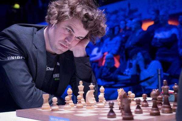 Magnus Carlsen porazil ChatGPT v online šachovej partii. Ako následne umelá inteligencia zhodnotila jeho výkon?