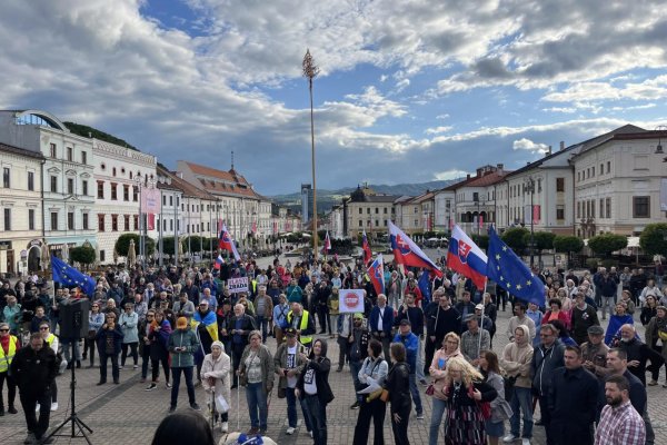 V Banskej Bystrici sa dnes uskutočnil ďaľší protest Dosť bolo Fica!