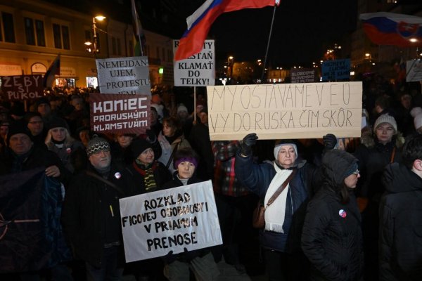 Ako sa správa hrdý národ a ako sa Fico teší do Moskvy