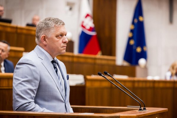 Rastislav Káčer: Paródia na diplomaciu