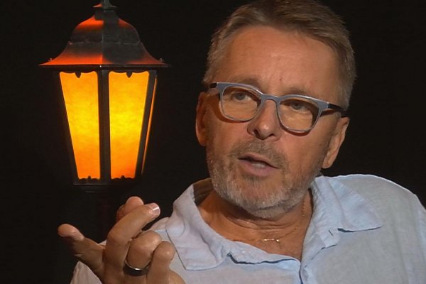 .pod lampou s Ivanom Miklošom: Prečo za vlád Smeru zaostávame a prečo to konsolidácia nezmení