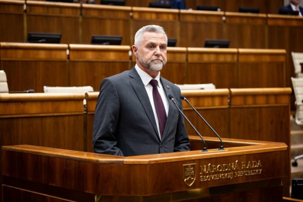 Opozícia podala návrh na odolanie Tibora Gašpara z funkcie podpredsedu parlamentu