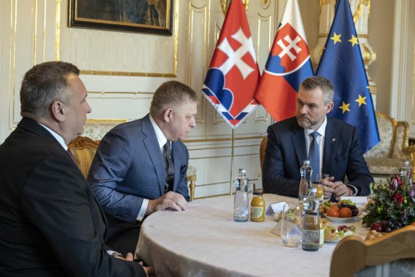 Premiér sa chce dohodnúť na tézach zahraničnej politiky v parlamente​