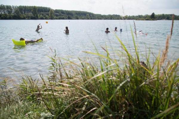 SHMÚ upozorňuje na horúčavy, záchranári pripomínajú dôležitosť pitného režimu