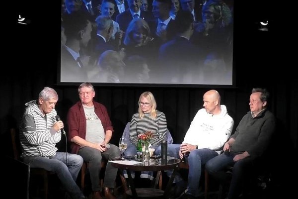 Takto sme si pripomenuli 17. november v .klube pod lampou