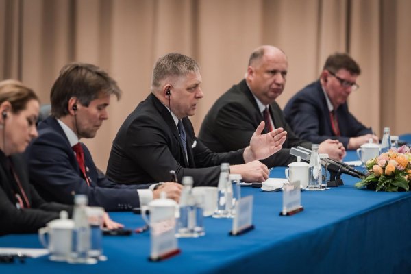 KDH: Fico svojou účasťou na oslavách v Moskve ohrozil bezpečnosť Slovenska