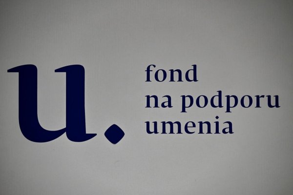 Riaditeľ Fondu na podporu umenia hrá za Neandertálcov