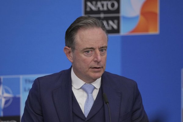 V Belgicku zmarili teroristický útok na premiéra De Wevera a ďalších politikov