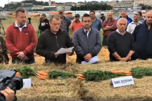 LIVE: Farmári rokujú za okrúhlym stolom, žiadajú podpísanie memoranda