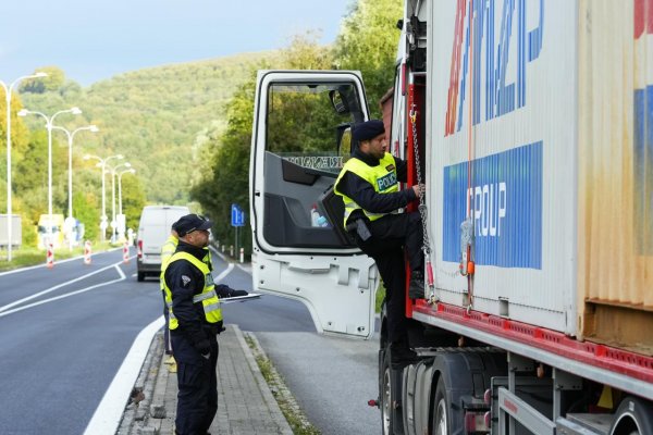 Stabilné kontroly na česko-slovenských hraniciach končia, budú len náhodné