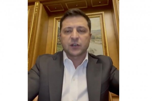 Zelenskyj hovoril s Bidenom a ubezpečil, že je stále v Kyjeve a bude ho brániť 