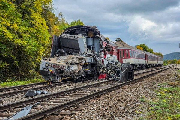 V Rožňavskom okrese sa zrazili dva rýchliky, hlásia 100 ľudí ľahko zranených, dvaja sú v kritickom stave