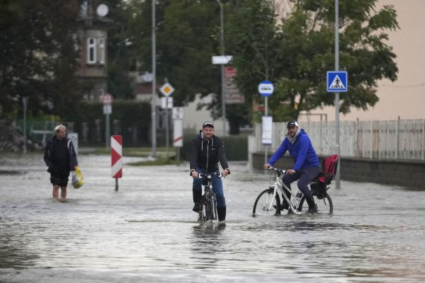 Počet obetí, ktoré si vyžiadali povodne v Česku, stúpol na tri