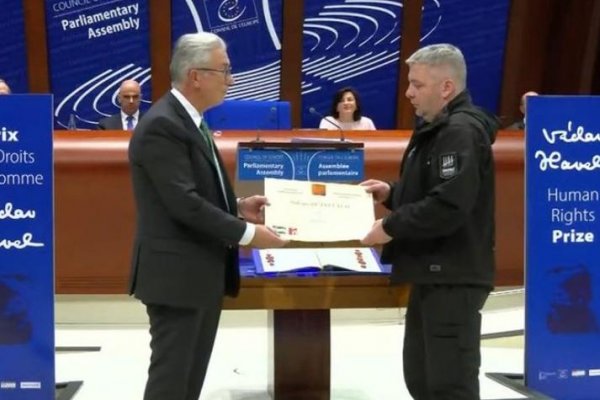 Cenu Václava Havla získal ukrajinský novinár Maksym Butkevyč