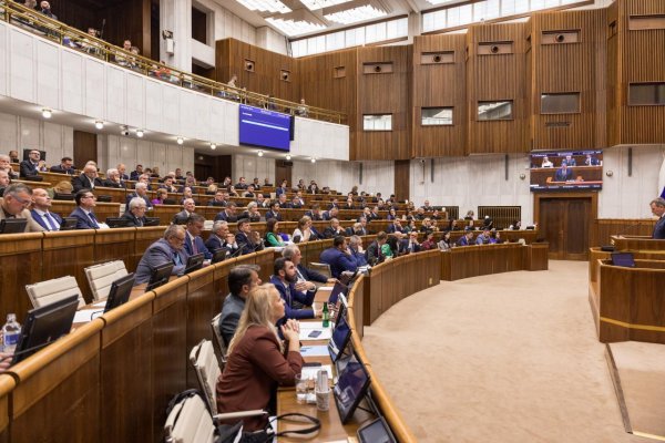 Mimoriadna schôdza k energopomoci nebude, poslanci neschválili jej program