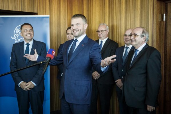 Pellegrini s Ficom stále nehovoril a nemá o ňom žiadne správy