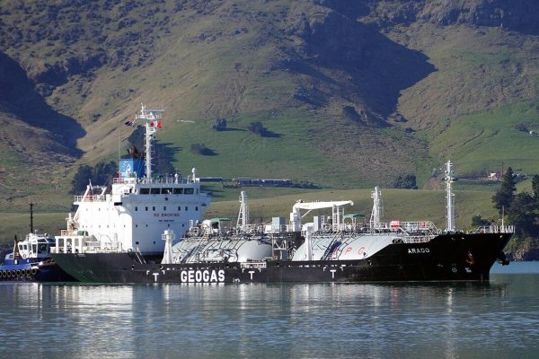 Británia uvalila sankcie na 135 ropných tankerov ruskej tieňovej flotily