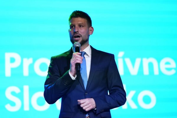 Šimečka: Fico sa bude tváriť ako etalón morálky, ale zarába na hazarde