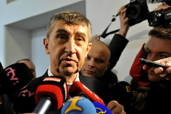 Babiš by chtěl řídit stát, ale ani ústavu pořádně nezná