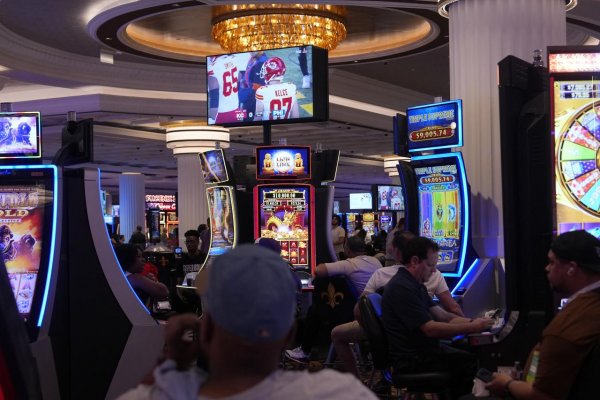 Podľa Hrabka by Pellegrini podpisom zákona o hazarde mohol konať protiústavne